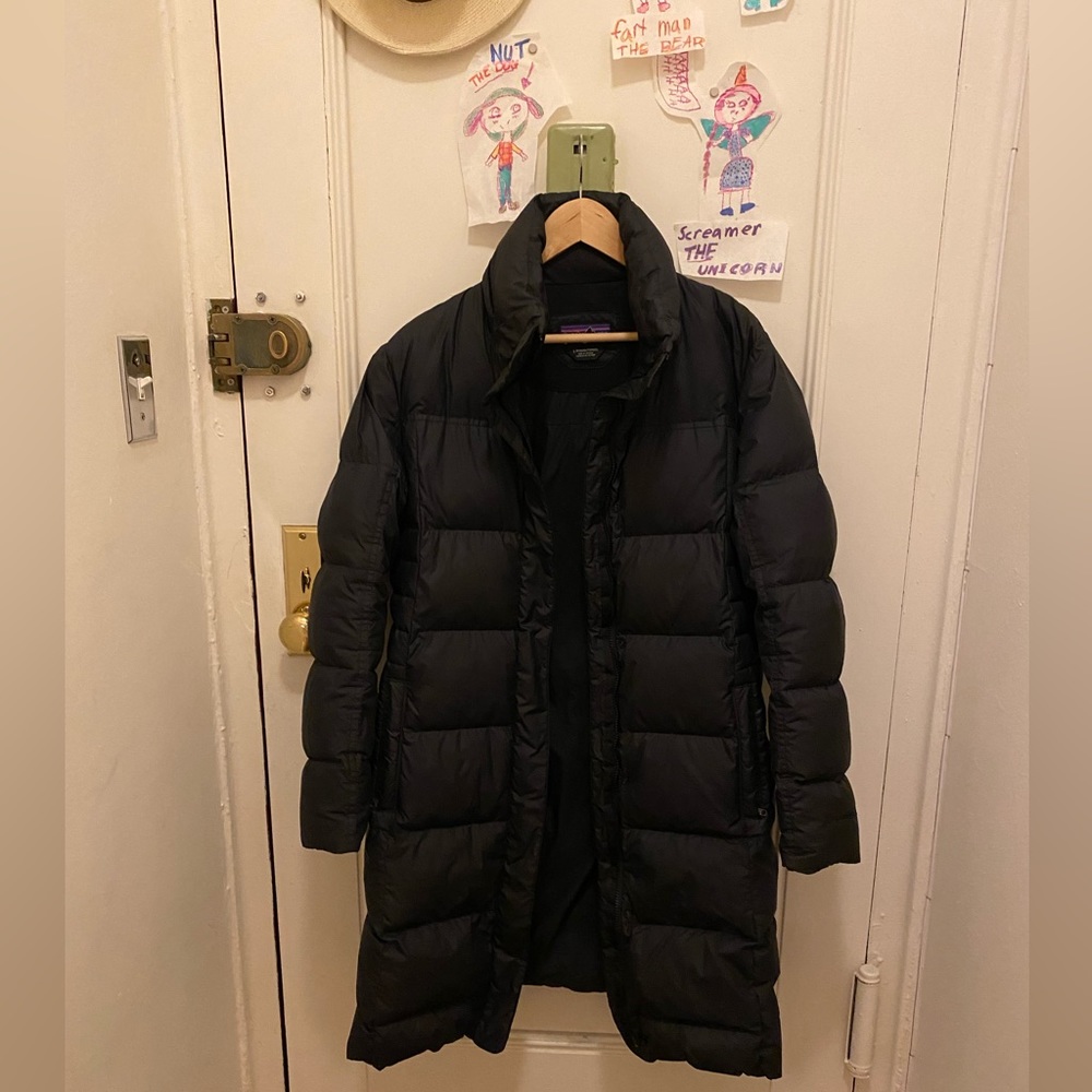 Patagonia long down parka in black size large